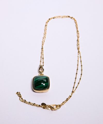 Pendente con Catena in Argento Dorato e Malachite