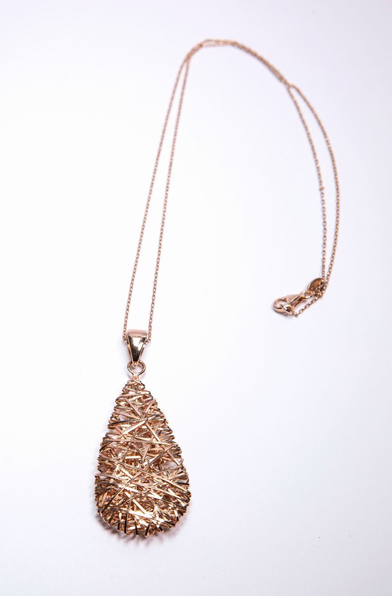 Collana in Argento Dorato con Pendente a Goccia