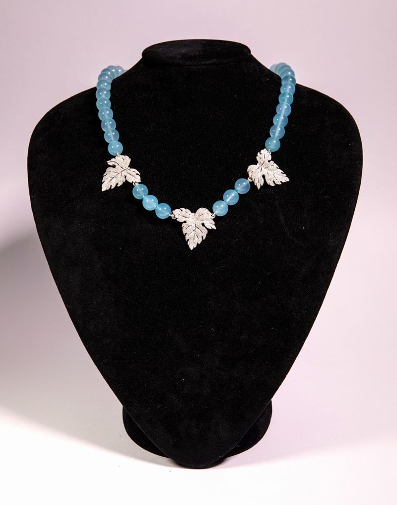 Collana in Calcedonio e Chiusura in Argento.
