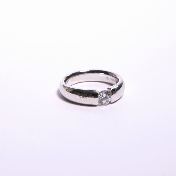 Anello in argento e zircone