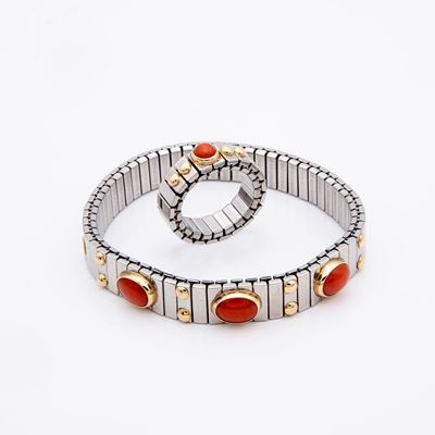 Bracciale e Anello a Maglia in Acciaio con Castoni in Oro e Corallo