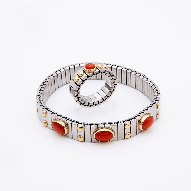 Bracciale e Anello a Maglia in Acciaio con Castoni in Oro e Corallo