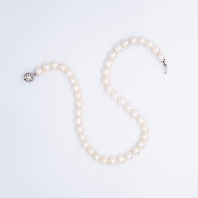 Filo di Perle Giapponesi con Brillanti