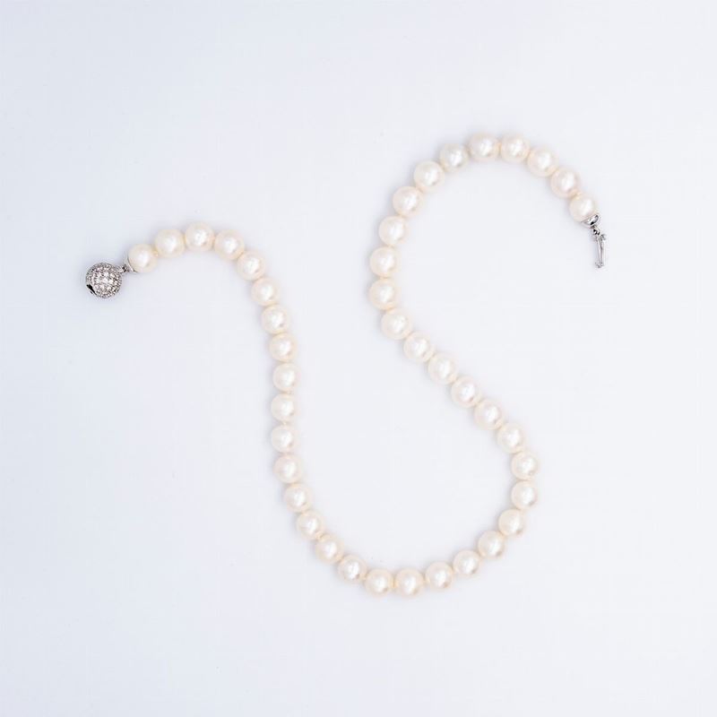 Filo di Perle Giapponesi con Brillanti