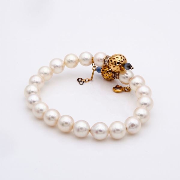Bracciale semirigido contrari&#232; con perle, diamanti e due zaffiri