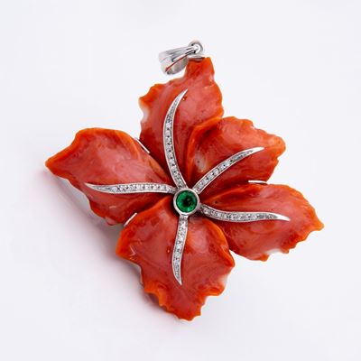 Pendente Corallo Cerasuolo a Fiore, Brillanti e Smeraldo Centrale