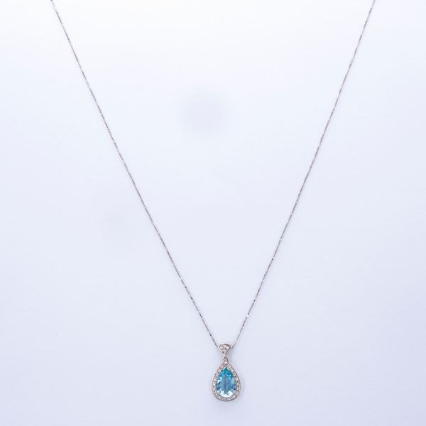 Pendente con acquamarina a goccia e brillanti