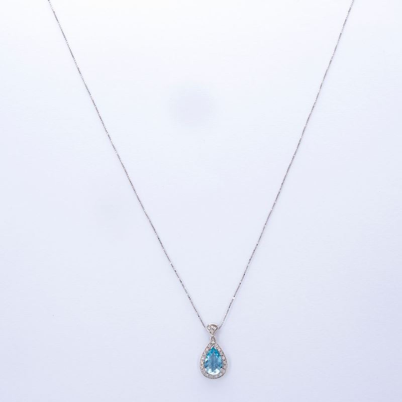 Pendente con Acquamarina a Goccia e Brillanti