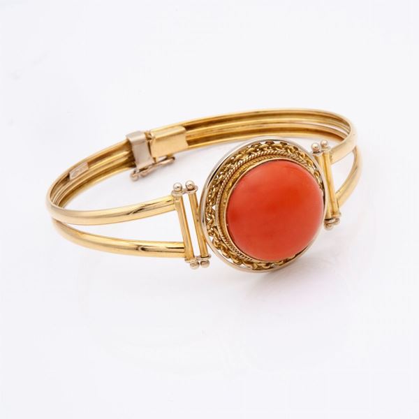 Bracciale semirigido in oro con corallo cerasuolo