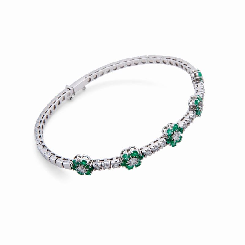 Bracciale Rigido in Oro Bianco, Brillanti e Smeraldi
