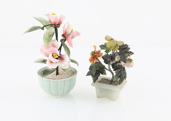 Due piccoli bonsai in vetro, pietre dure e ceramica, Cina 