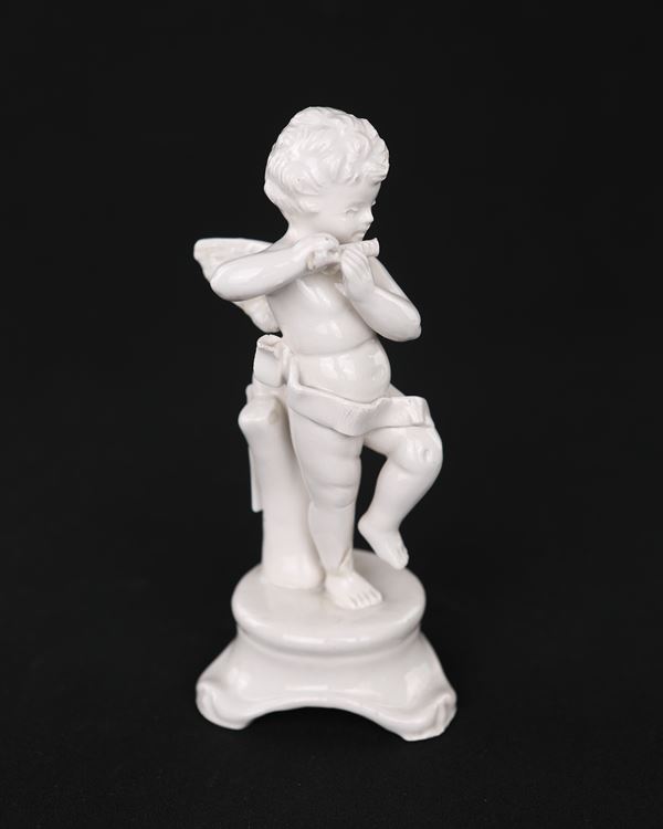Piccola figura in ceramica bianca, Bassano, T.S. Simonetto