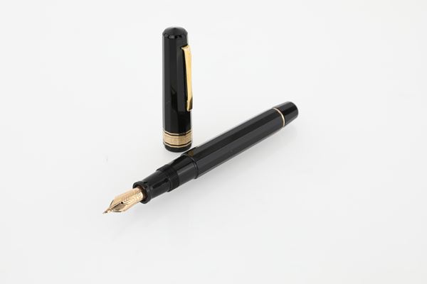 Omas Gentlemen, penna stilografica in celluloide nera  - Asta Asta a Tempo - Penne da Collezione e Accessori da Scrivania - Casa d'Aste Arcadia