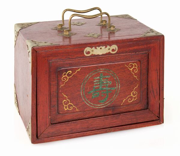 Antico Mah-Jong con scatola in legno e finiture in metallo, Cina