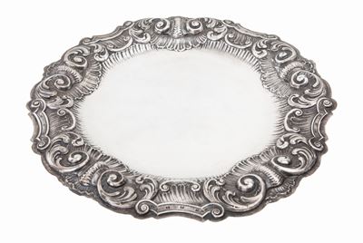 Grande Piatto in Argento Sbalzato