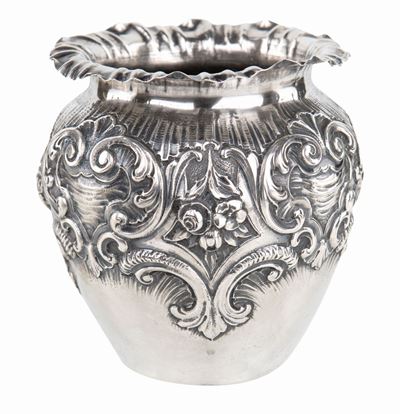 Vaso in Argento Sbalzato