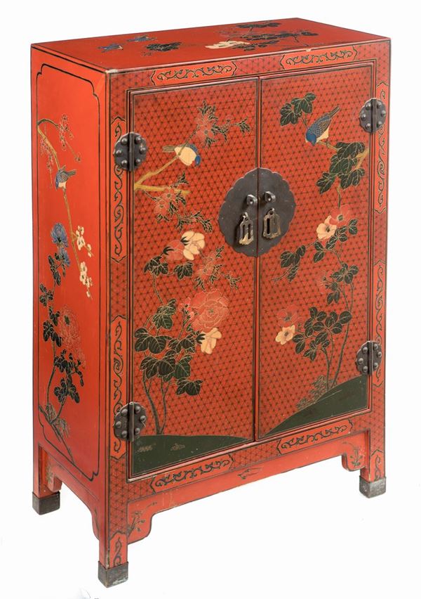 Mobile in legno laccato rosso, Cina