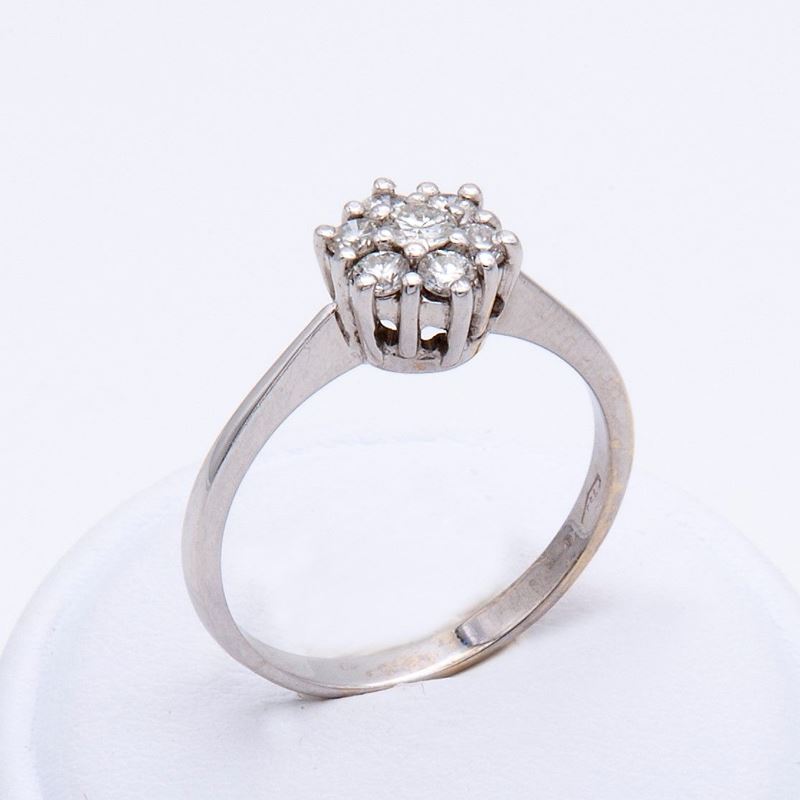 Anello a Fiore con Brillante