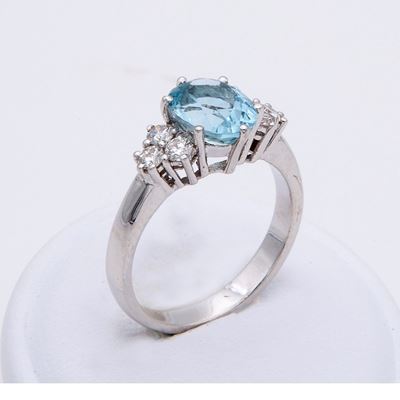 Anello con Acquamarina Ovale e Brillanti