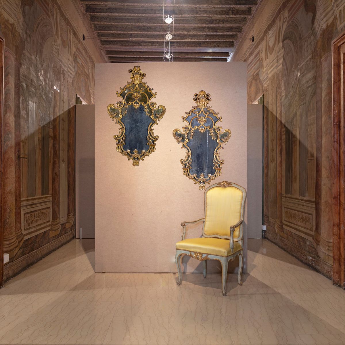 Coppia di Specchiere in Legno Dorato, XVIII Secolo