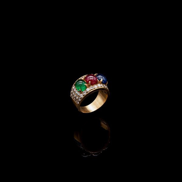 Bulgari, anello con zaffiro, smeraldo, rubino e brillanti