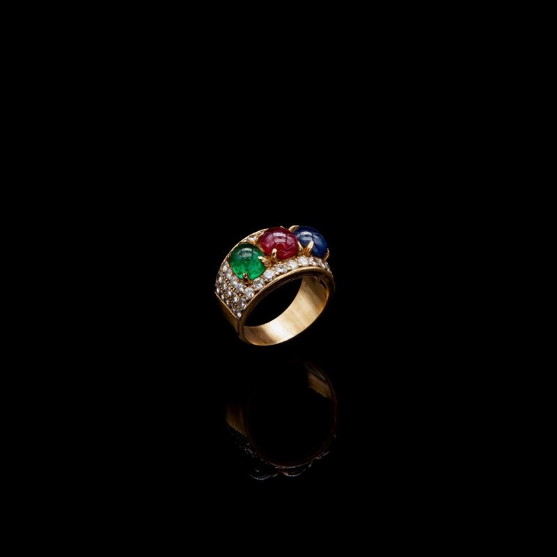 Bulgari, Anello con Zaffiro, Smeraldo, Rubino e Brillanti