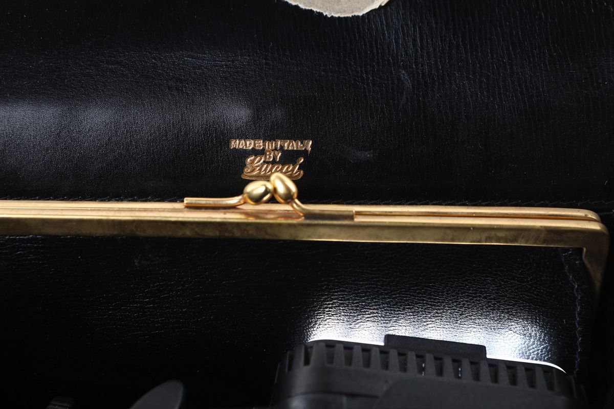 Gucci, Borsa in Pelle Nera e Pietra Dura sulla Chiusura