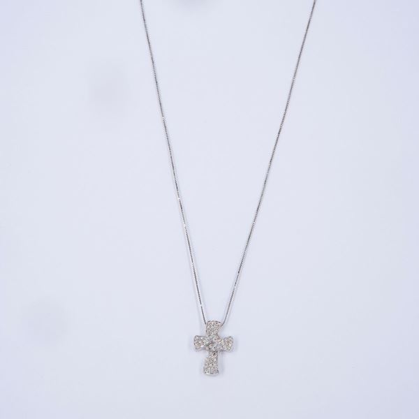 Croce con brillante e catena