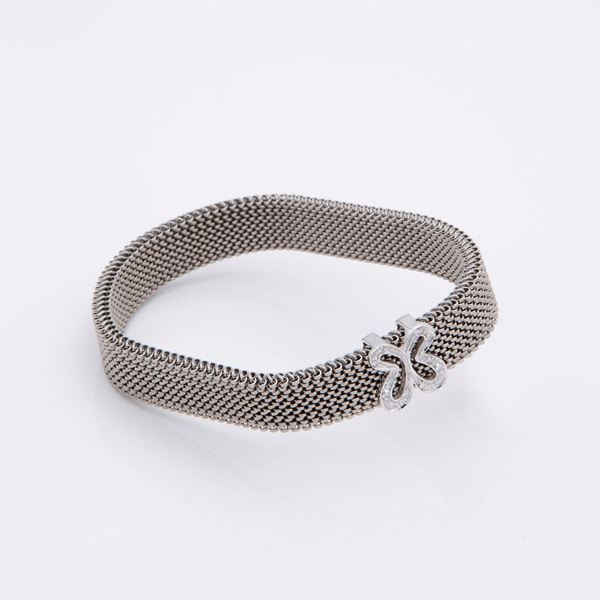 Bracciale a maglia elastica con farfalla centrale e brillanti