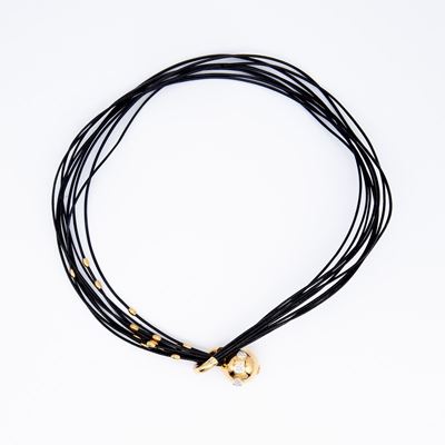 Collana Stile Etnico con Fili in Caucciù e Sfera in Oro con Brillanti