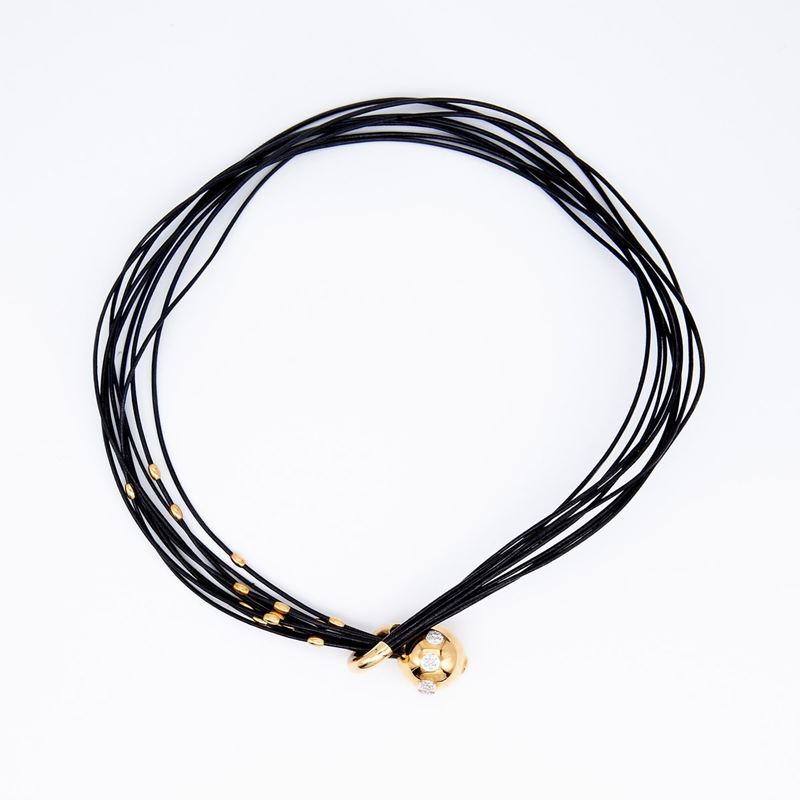 Collana in Oro, Brillanti e Fili in Caucciù