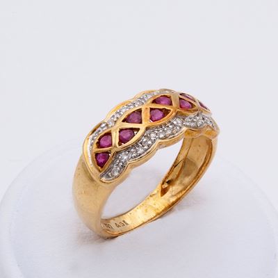 Anello a Fascia con Brillanti e Rubino Centrale Taglio Fantasia