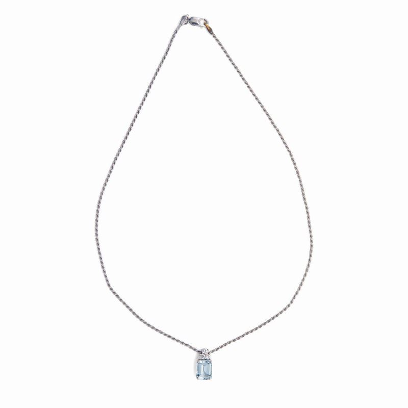 Collana in Oro con Pendente in Acquamarina e Brillanti