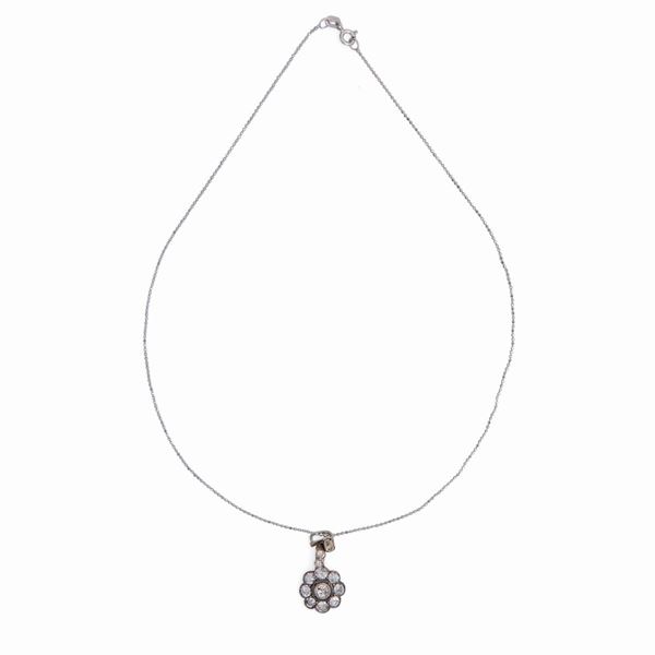 Collana con pendente in oro e diamanti