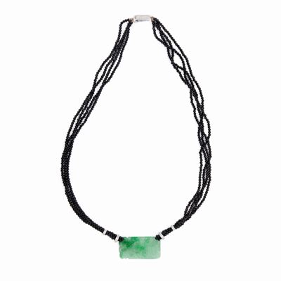 Collana in Onice, Giada Centrale Incisa e Chiusura in Oro