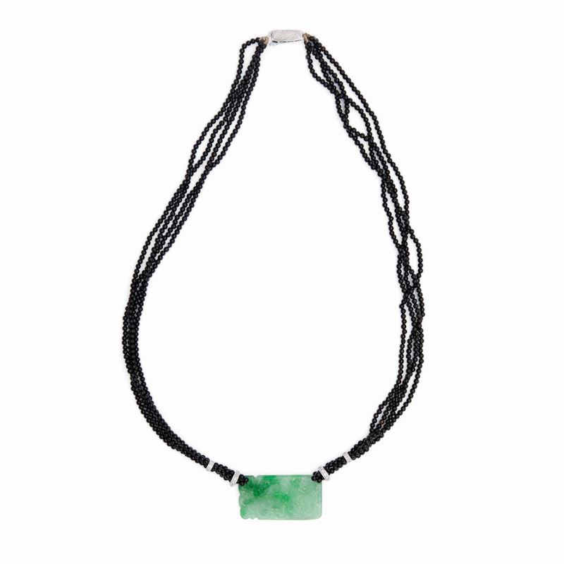 Collana in Onice, Giada Centrale Incisa e Chiusura in Oro