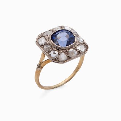 Anello con Zaffiro e Giro di Diamanti