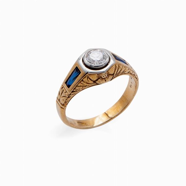 Anello antico in oro giallo con diamante e zaffiri