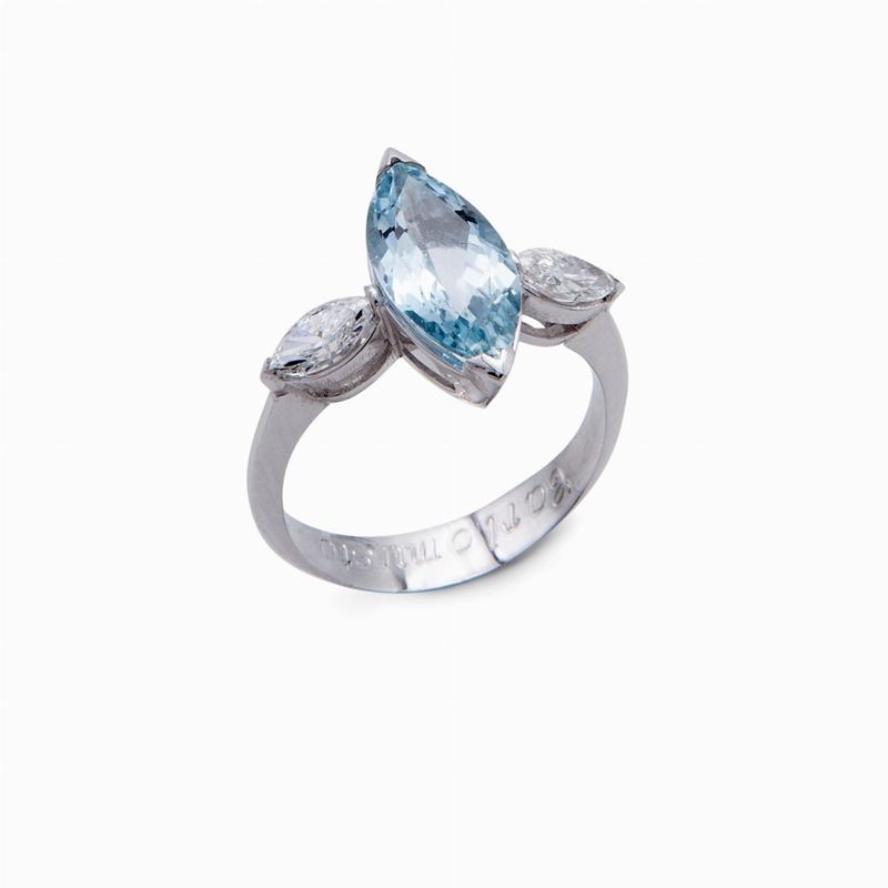 Anello in Oro Bianco con Topazio Azzurro e Brillanti
