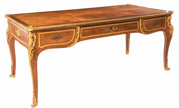 Bureau plat Luigi XV in bois de rose, Francia, fine del XIX secolo