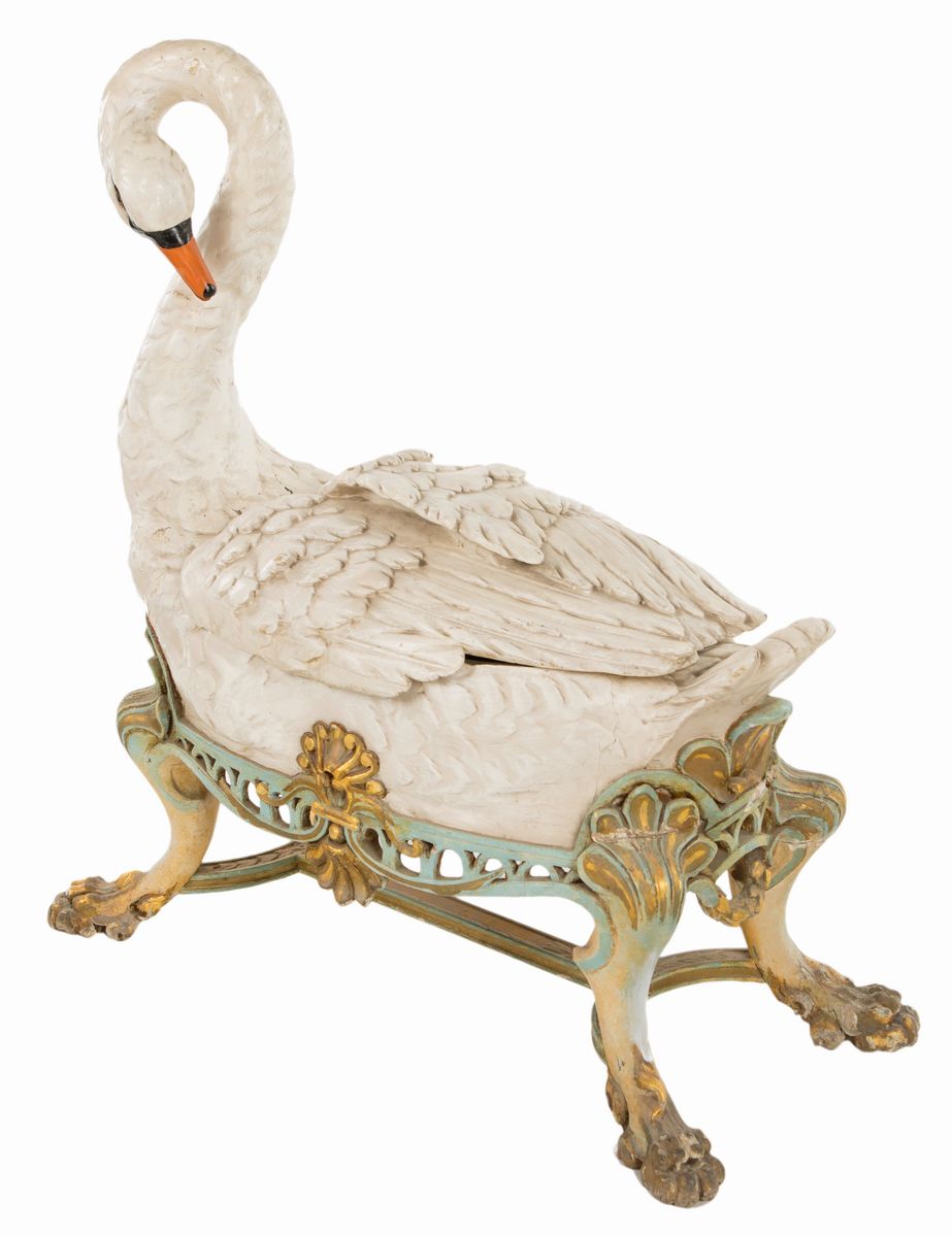 Antico Bidet Celato Entro Grande Scultura in Legno Laccato a Forma di Cigno, Probabilmente Austri...