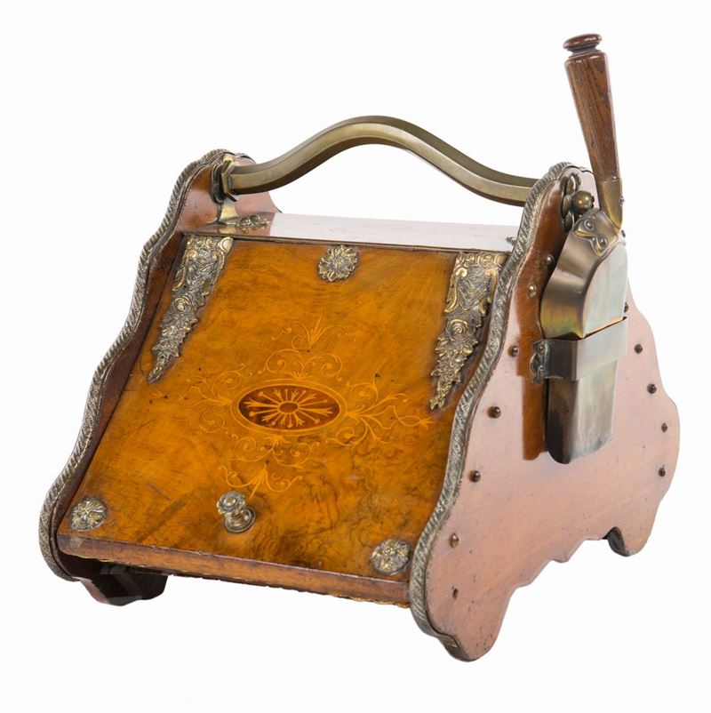 Piccolo Porta Carbone in Radica di Noce con Intarsi, Inghilterra, Seconda Metà del XIX Secol...