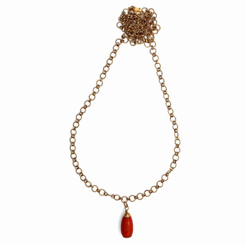 Collana in Oro con Goccia di Corallo