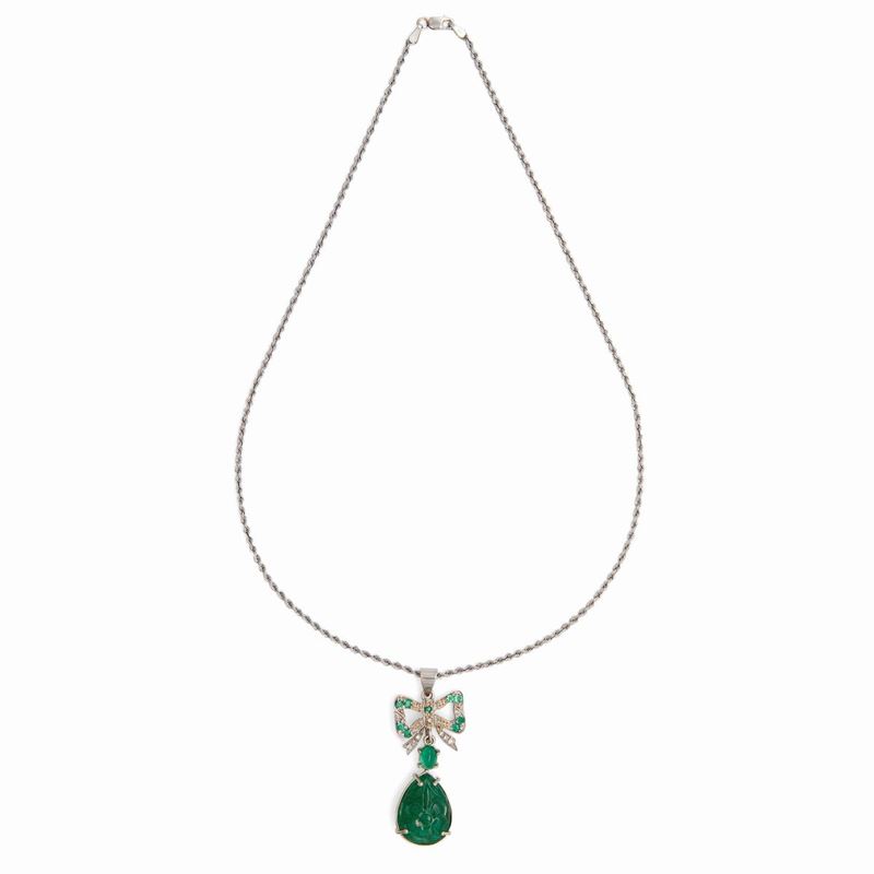 Collana con Pendente in Oro Brillanti e Smeraldi