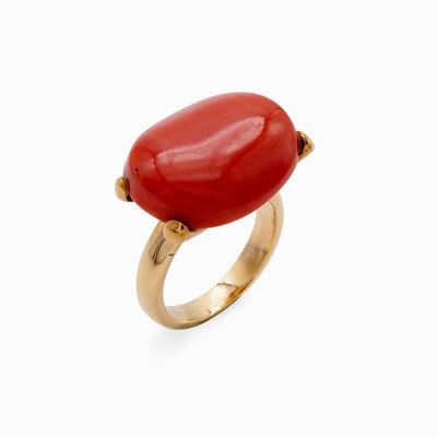 Anello in Oro Giallo e Corallo