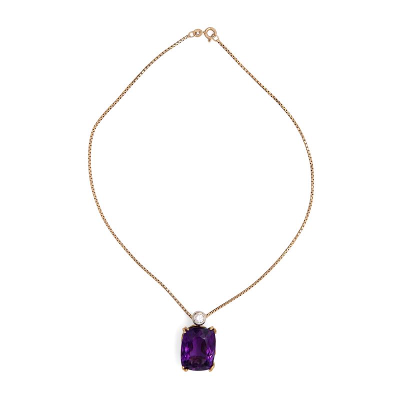 Pendente con ametista e pietra incolore.