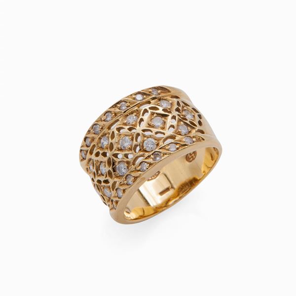 Anello in oro a fascia con brillanti