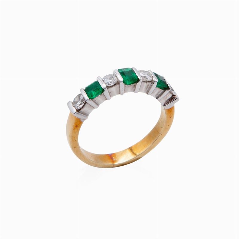 Anello in Oro Giallo e Bianco con Smeraldi e Brillanti