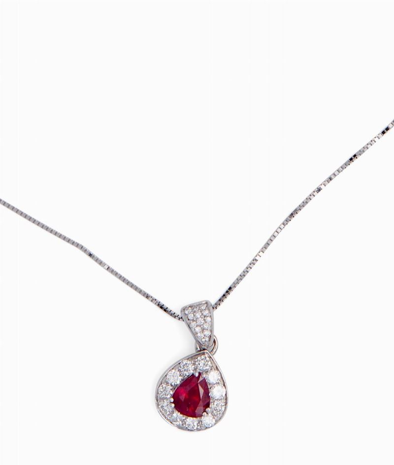 Collana in Oro con Pendente in Oro Rubino e Brillanti
