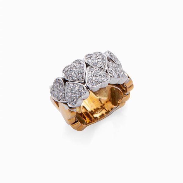 Anello in oro a fascia con motivi a cuore e brillanti